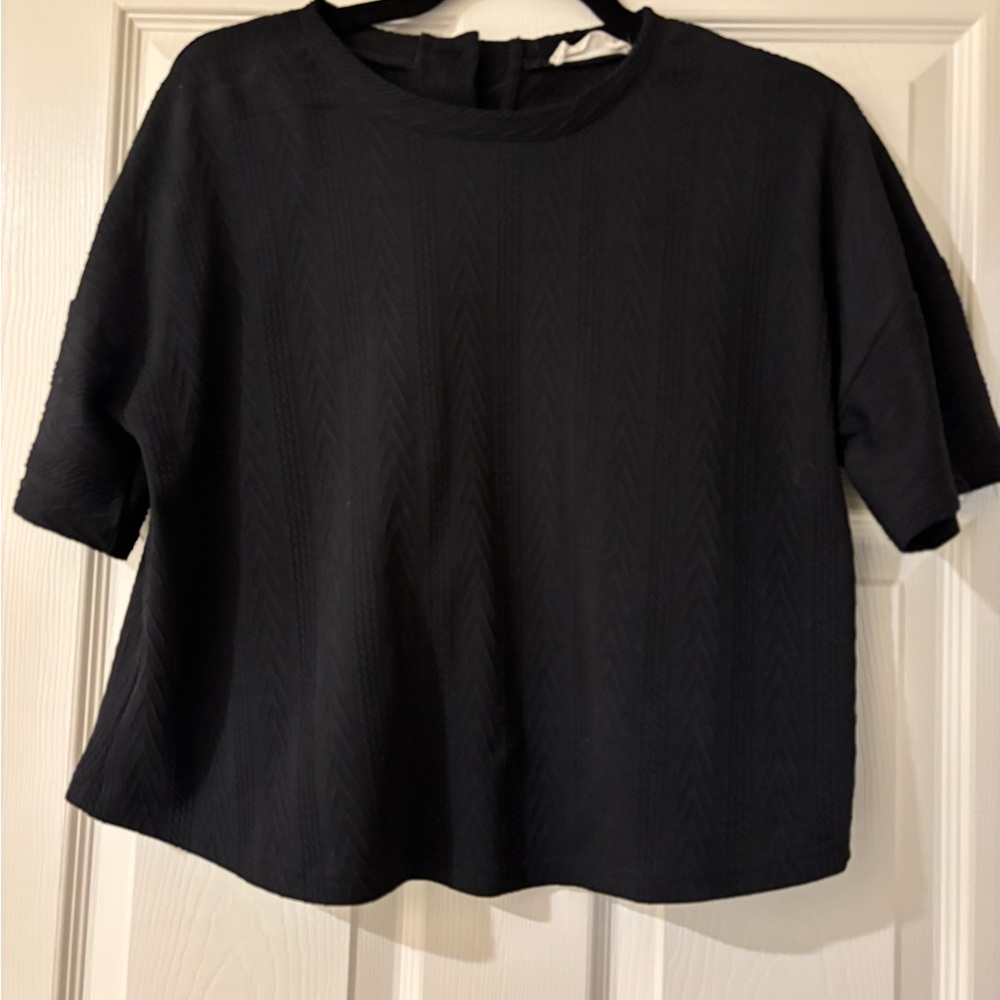 New In Black Boxy Crop Top with Short Sleeves Small